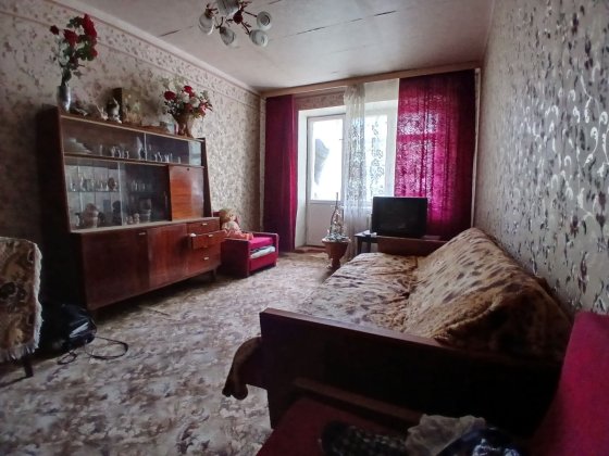 Двокімнатна квартира на Тищика, 1 поверх, балкон , цегляний будинок, не кутова Умань