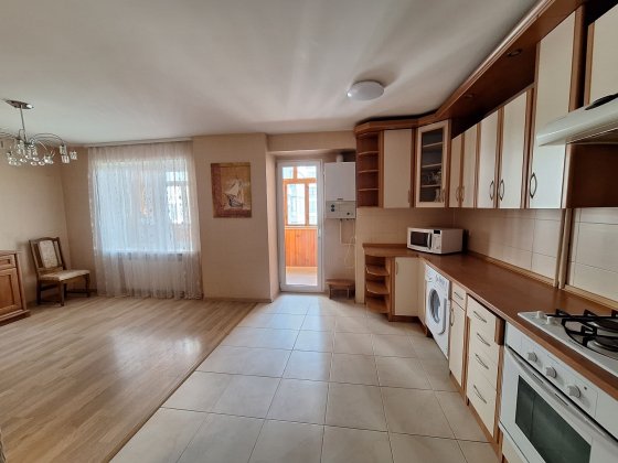 Продам простору 3х кімнатну квартиру Шептицкий