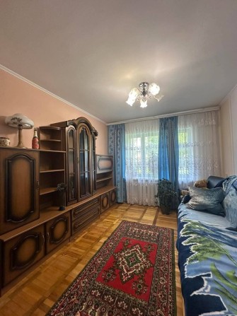 Продається 3 - кімнатна квартира - фото 1
