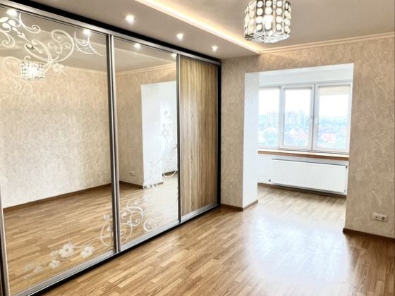 Продається 2 кімнатна квартира в Новоюудові Липини