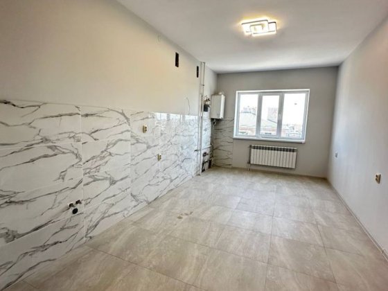 Продається велика 3 кімнатна квартира з ремонтои Мінай