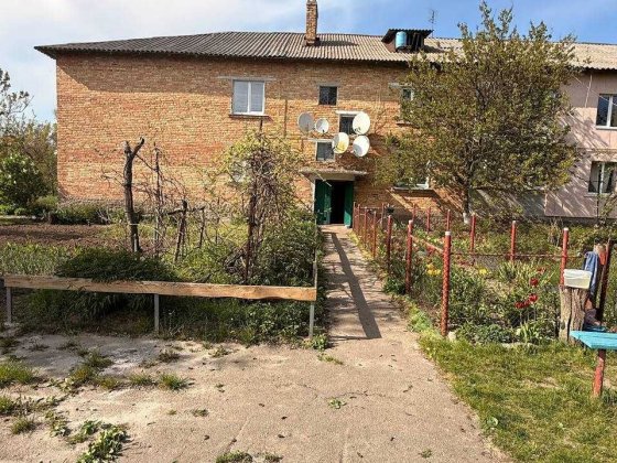 Продам 2-х кімнатну квартиру з земельною ділянкою в м. Ржищів Ржищів
