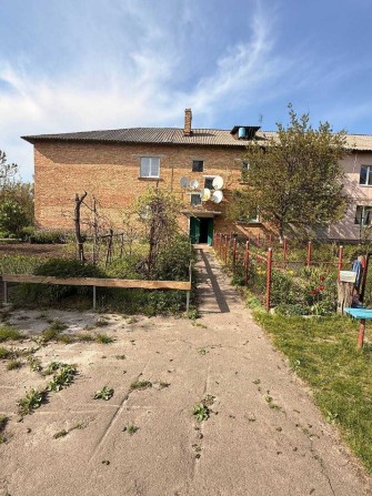 Продам 2-х кімнатну квартиру з земельною ділянкою в м. Ржищів - фото 1