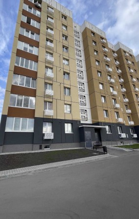 Продам 3 - кімнатну квартиру в центрі Бородянки. Двостороння - фото 1