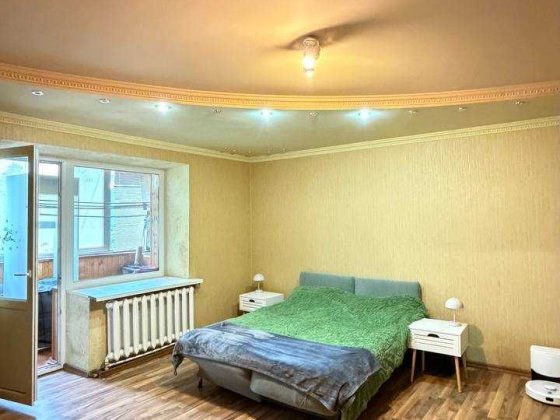 Продаж простора 1 кімнатної квартири в Центрі Немешаево
