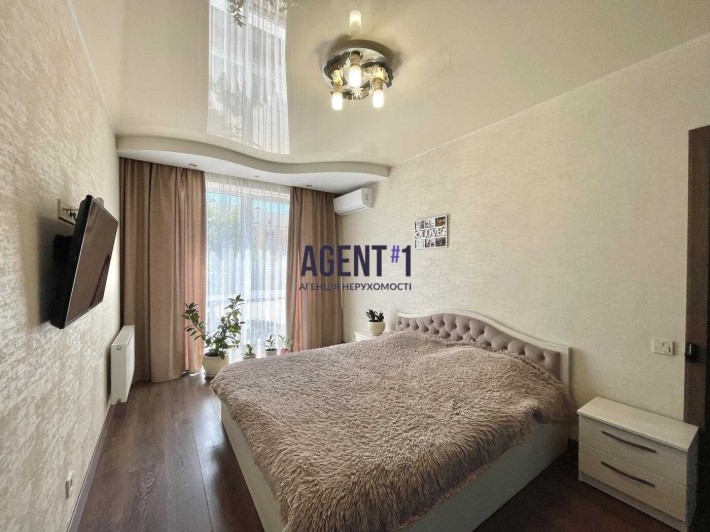 ЖК Сонцтаун. Продаж 2-кімн. квартири, 70 кв.м. Чайки - фото 1