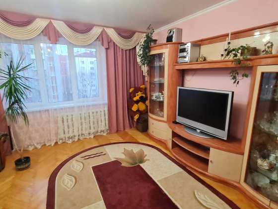 Трьох кімнатна квартира з ремонтом і меблями в. Шевченка Брюховичи