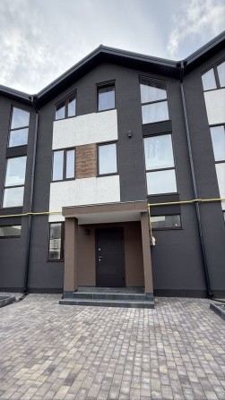 Таунхаус замість квартири з паркомісцями та двориком - фото 1