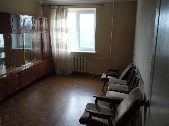 Нерубайське -Наті  продаж 4/5  трикімнатна  з балконом на 2 сторони, гарна та світла квартира