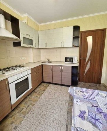 Продам 2-кімнатну квартиру з газом  низький поверх в ЖК Райдужний Таїрова - фото 1