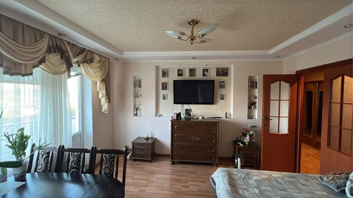 Продам 4х кімнатну квартиру - фото 1