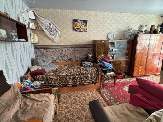 Однокомнатная квартира 1й этаж 4й м-н Златопиль