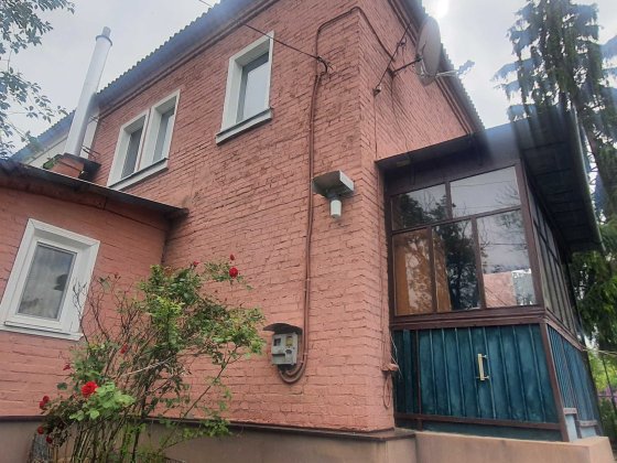 Продаю 3 кім. 2поверхову квартиру з гаражом  на Сахарному