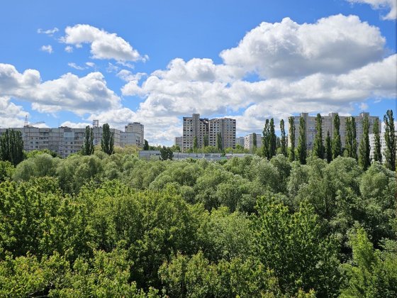 Продам 1кім.велику квартиру!
