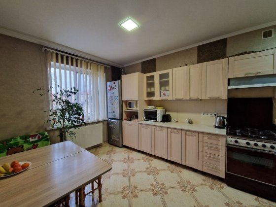 Продається 3-к. квартира м. Заставна Заставна