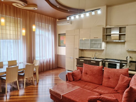 Продам 3-кімнатну квартиру з ремонтом вул.Тарасівська 30 Київ