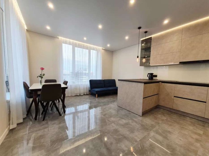 Продаж 3-к квартири вул. Олександра Олеся 10 - фото 1