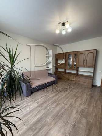 Продаж 2 кімн. квартири за адресою/Чорних Запорожців/Короленка/Бровари - фото 1