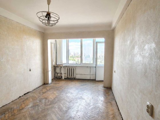вул. Чистякіська. Продаж 2к квартири біля метро під ваше дизайнерське рішення. Київ