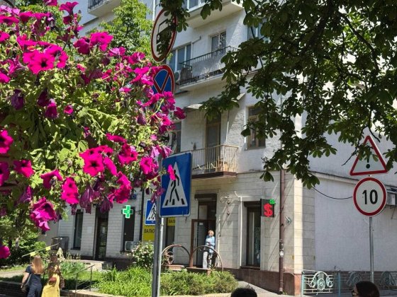 Продам 2 кімнатну квартиру вул. Мазепи, 9, Печерськ, Арсенальна, Лавра Маріїнський і парк Вічної Сла Київ