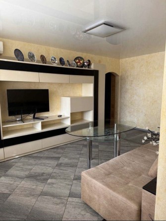 Продаж 4-к квартири 104 м² з ремонтом та меблями - фото 1