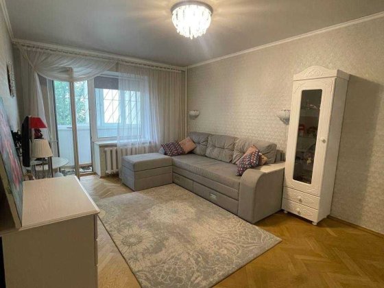 Продається простора 3-кімнатна квартира в Подільському районі Києва, вул. Западинська, 7. Київ