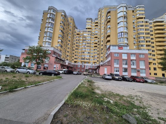 Продаж 2к квартира 70,5квм Харченко 47А  Бортничі