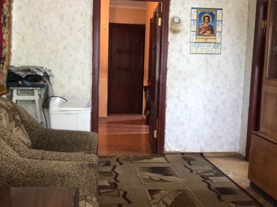 Продається трикімнатна на Київській