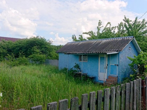 Дачний будиночок на приватизованій ділянці біля села Трушки.