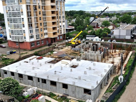 Квартира з балконом в шикарному районі Києва.
