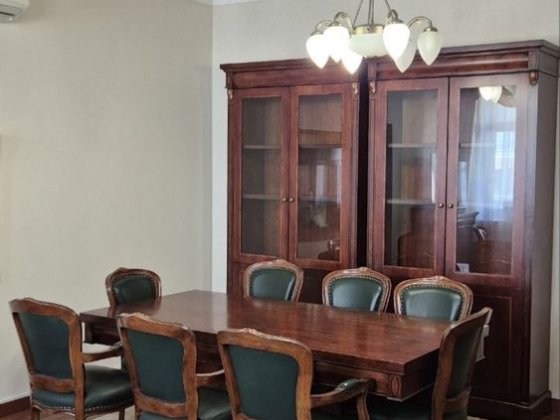 Продаж  140м2/ Липки/ Академіка Богомольця 7/14/ під офіс або житло