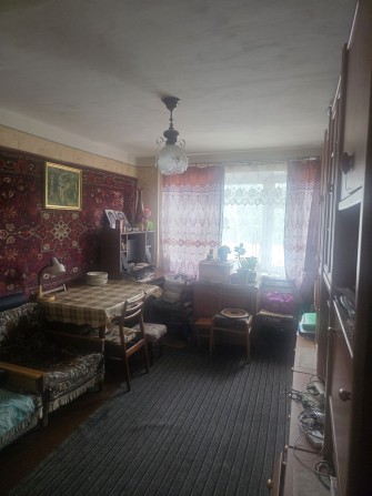 Терміново продається три кімнатна квартира. Центр Бучі. - фото 1