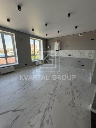 Продам 2 к. квартиру з ремонтом та 2 оформлення ! Центр та газ ! - фото 1