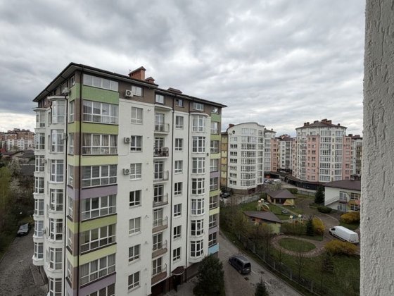 Трикімнатна квартира видова на гори та приватний сектор під ремонт Івано-Франківськ