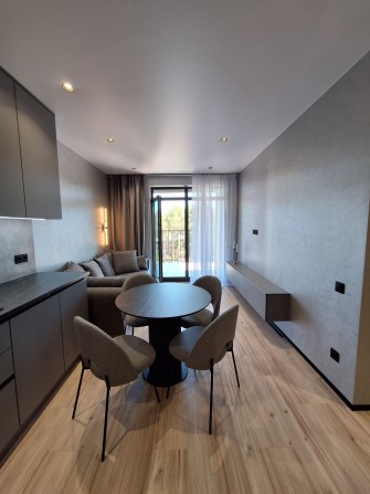 Продам євро2к квартиру з новим дизайнерським ремонтом та великою терасою! - фото 1
