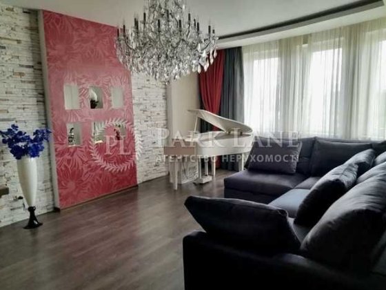 Продаж 3-к квартири в Голосіївському районі Київ