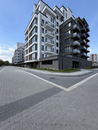 Трикімнатна квартира з терасою 20 м.кв. на березі Міського Озера - фото 1