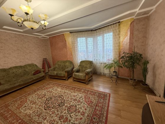 Продається простора  трьохкімнатна квартира Ивано-Франковск