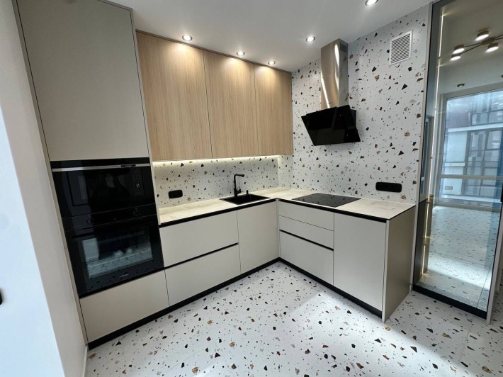 Продаж 1 км квартири поруч з озером - фото 1