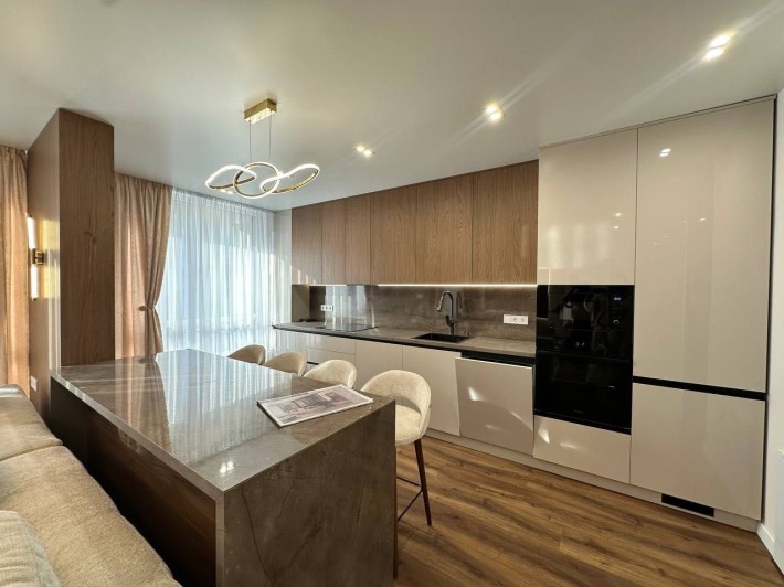 Продаж 2 км квартири в самому центрі міста - фото 1