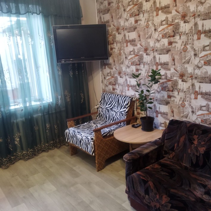 Продам однокімнатну гостинку з ремонтом - фото 1