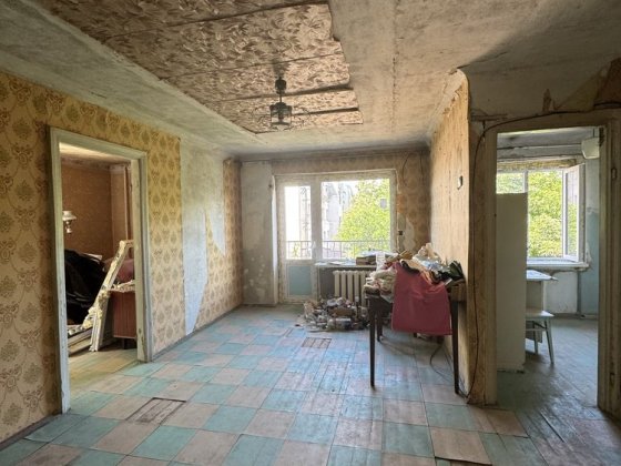 Продам двокімнатну квартиру на 44 кварталі (під ремонт) Кривий Ріг