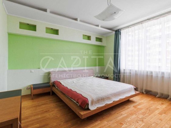 Продаж квартири на Печерську дві спальні Бульвар Лесі Українки 7б середній поверх купить трехкомнатн