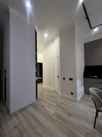 Продажа 1-комнатной квартиры с дизайнерским ремонтом - фото 1