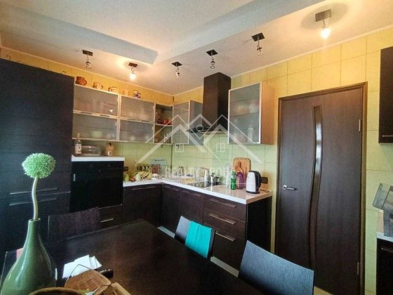 Продаж 3к квартири на Зарічному з ремонтом та меблями Кривий Ріг