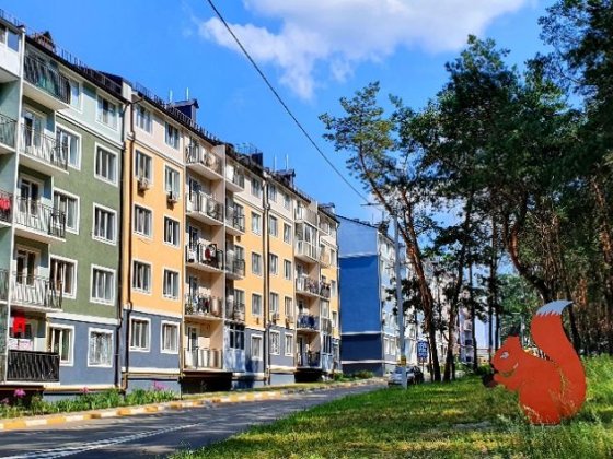 Простора 2 к квартира без ремонту біля СОСНОВОГО лісу!