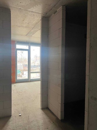 Продам квартиру з балконом в центральній частині міста - фото 1