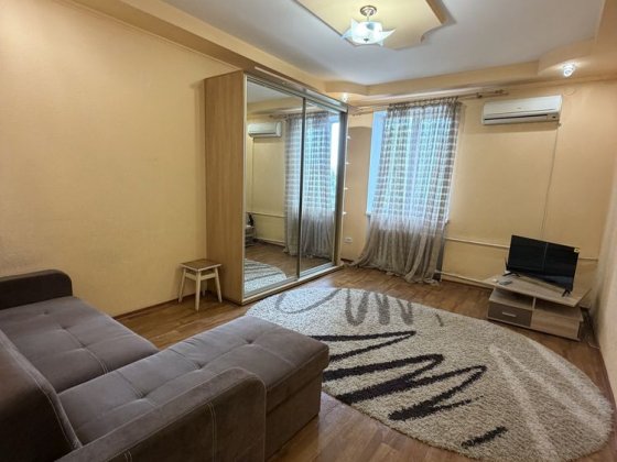Продається 2 кімнатна квартира в Металургійному районі . Кривий Ріг