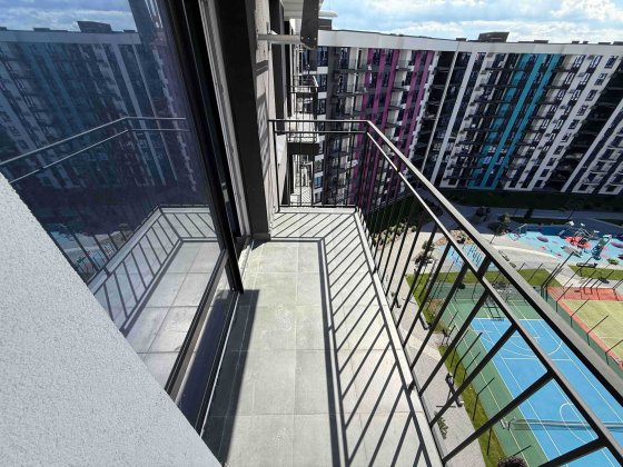 Продається простора 2 кім квартира з балконом в ЖК 
Family Plaza