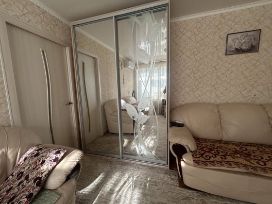 На 5 Зарічному буд. 30 по Бродвею на продаж 1кімнатна квартира з меблями, технікою , кордиціонером і Кривий Ріг